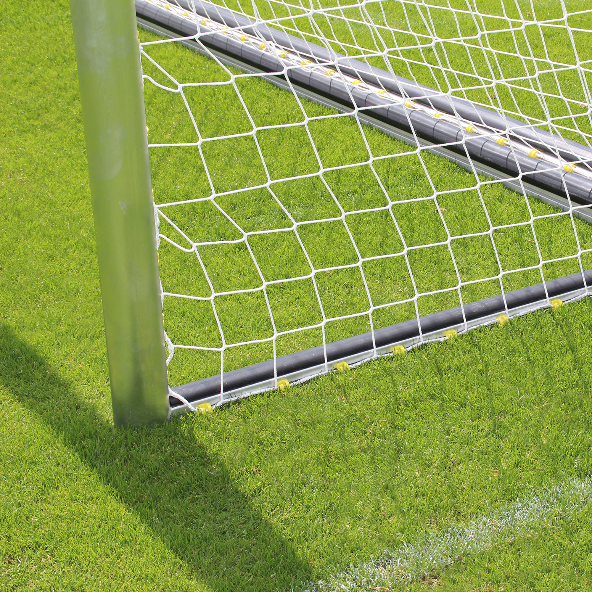 Hochklappbarer Bodenrahmen PlayersProtect für Großfeld-Tore