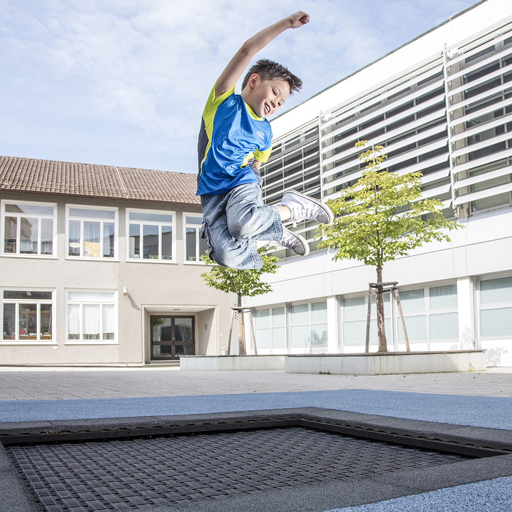 Playground-Trampolin-Anwendung_135057