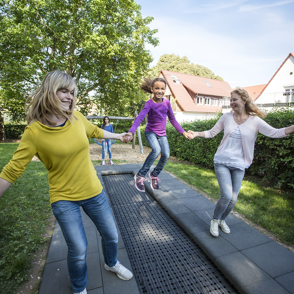 Playground-KIDS-Tramp-Track-6m-Anwendung-2_135061-02
