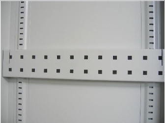 Längstraverse für Sportgeräteschränke