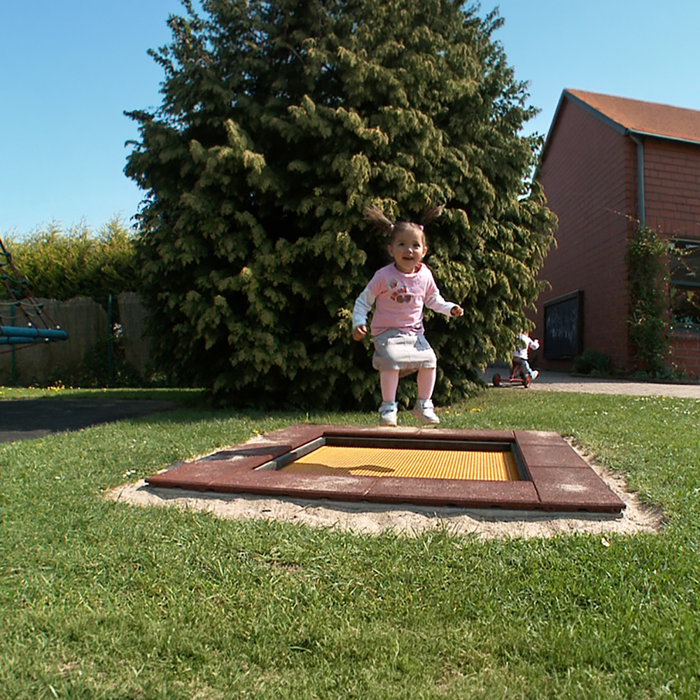 Kids-Trampolin-Kindergarten-150x150cm-Anwendung-2_135062